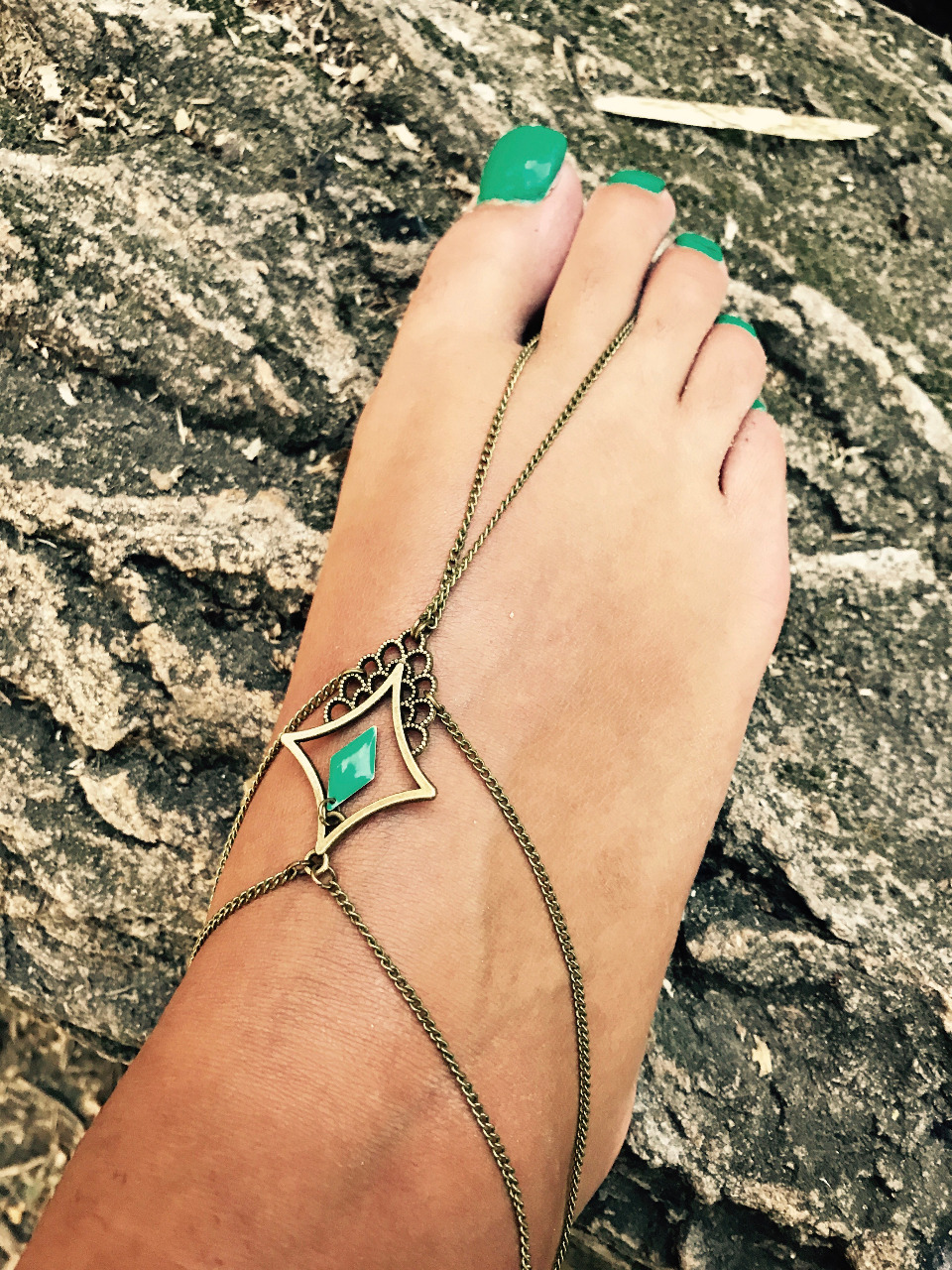 Bijou de pied en laiton avec triangle émaillé-Foot jewel