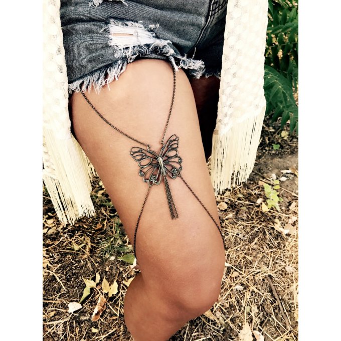 Bijou de cuisse en laiton avec un paillon filigrané