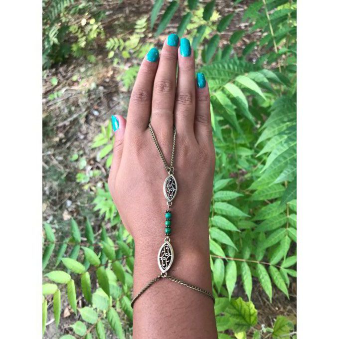 Bijou de main en laiton et Jade-Hand jewel with gemstone